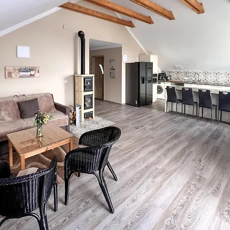 Lägenhet Awesome Apartment In Jelesnia With Wifi *